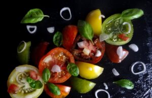 Salade de tomates anciennes compo