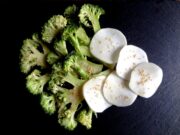 Salade de brocolis et radis noir marinés photo-1260