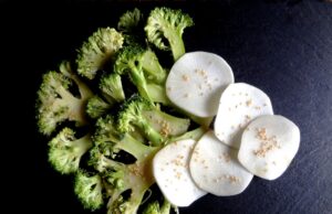 Salade de brocolis et radis noir marinés photo-1260