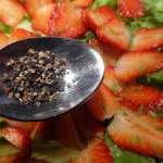 Salade salée de fraises au poivre, citron vert et basilic 8