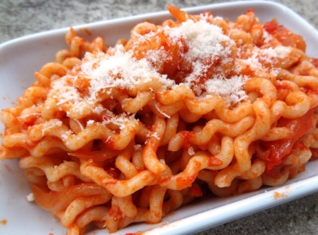 fusilli-lunghi-al-pomodoro