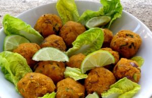 Boulettes de lentilles corail aux épices – Mercimek köftesi (Bahreïn) mercimek-koftesi