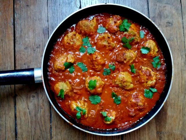curry-de-boulettes-de-farine-de-pois-chiche